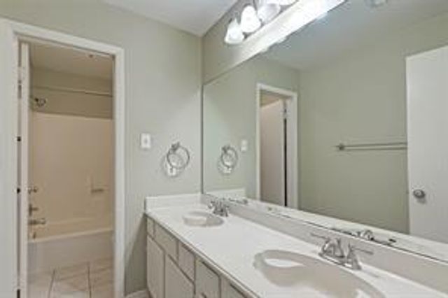 841 Lakeview Drive, Sugar Land, TX 77498