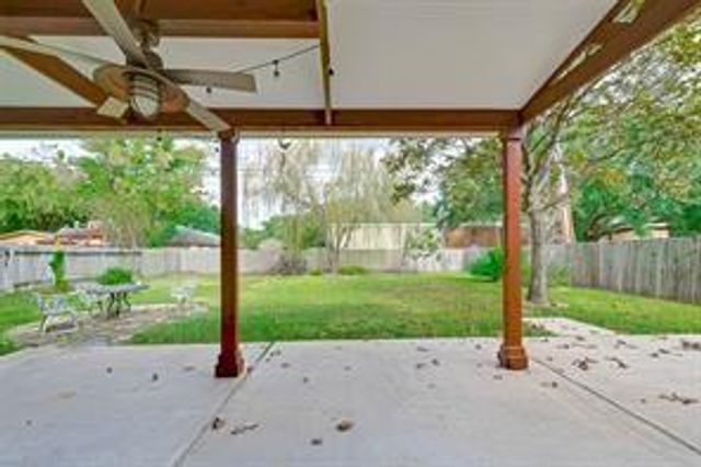 841 Lakeview Drive, Sugar Land, TX 77498