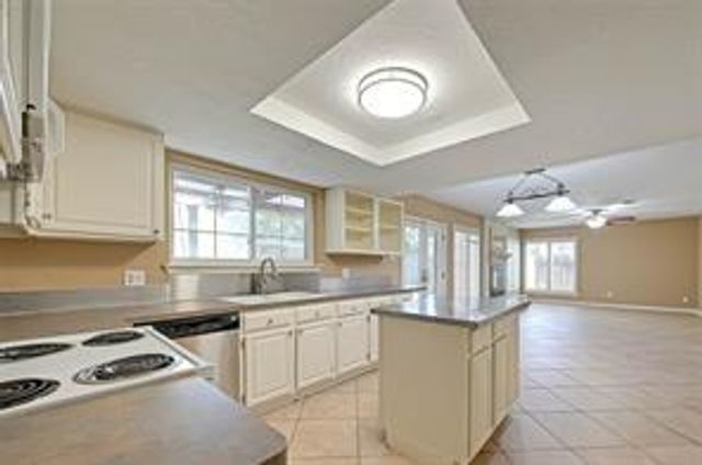 841 Lakeview Drive, Sugar Land, TX 77498