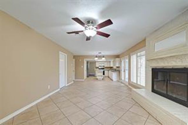 841 Lakeview Drive, Sugar Land, TX 77498