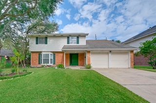 841 Lakeview Drive, Sugar Land, TX 77498