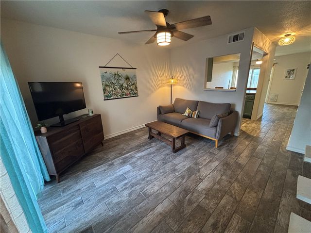 4141 Whiteley Dr 203, Corpus Christi, TX 78418