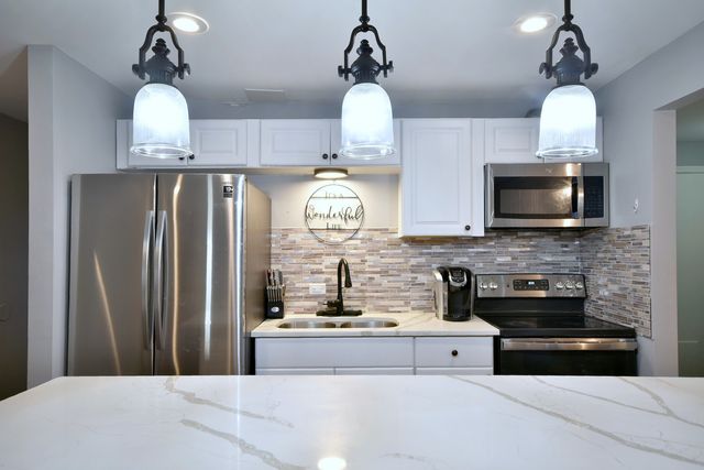 9831 S Karlov Avenue, Oak Lawn, IL 60453