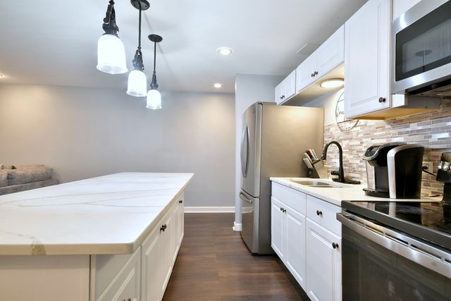 9831 S Karlov Avenue, Oak Lawn, IL 60453