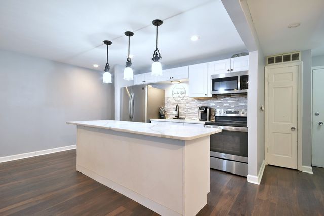 9831 S Karlov Avenue, Oak Lawn, IL 60453