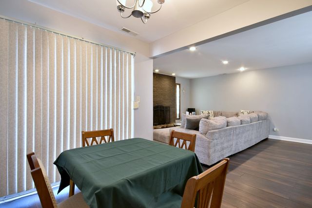 9831 S Karlov Avenue, Oak Lawn, IL 60453