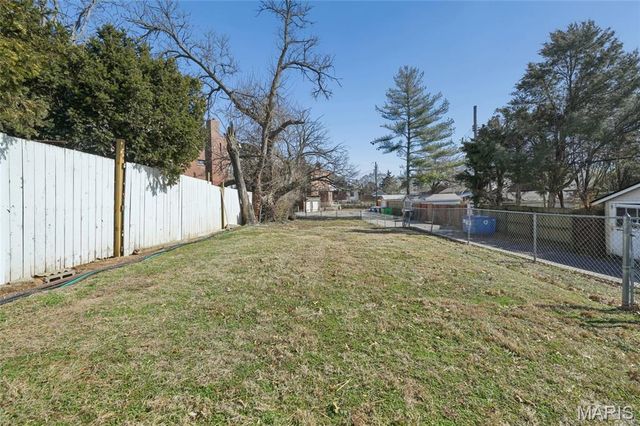 1122 Grandview Place, St Louis, MO 63139