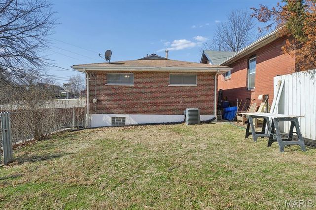 1122 Grandview Place, St Louis, MO 63139