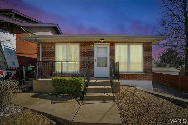 1122 Grandview Place, St Louis, MO 63139