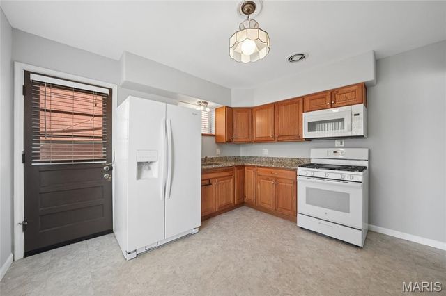 1122 Grandview Place, St Louis, MO 63139