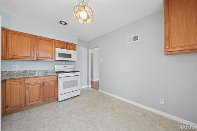 1122 Grandview Place, St Louis, MO 63139