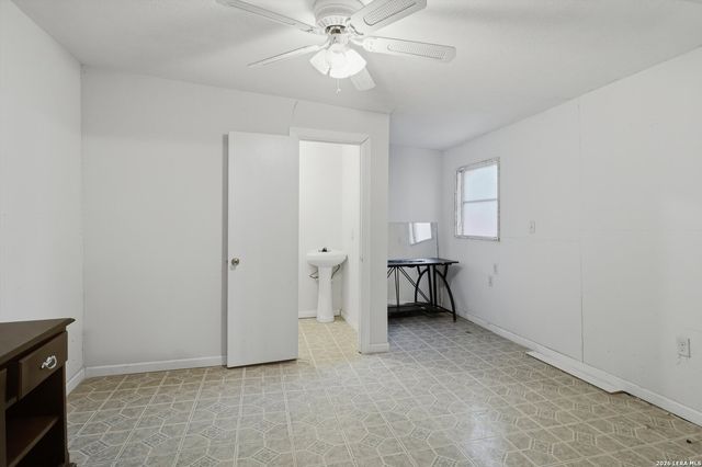 2211 Palomino Dr, San Antonio, TX 78227