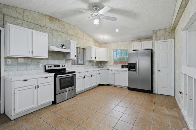 2211 Palomino Dr, San Antonio, TX 78227