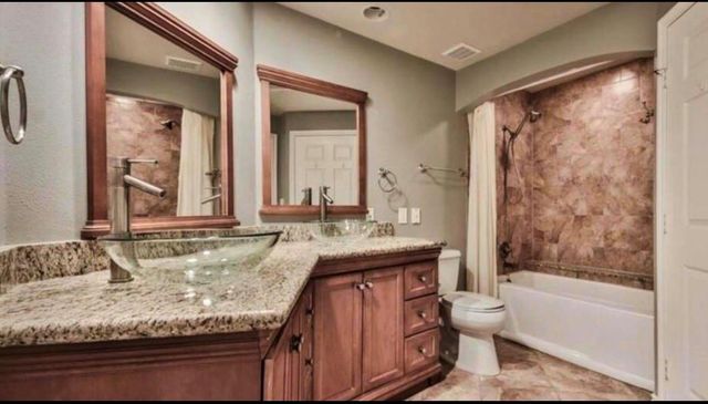 2400 Mccue Road 452, Houston, TX 77056
