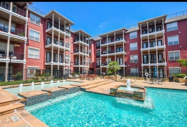 2400 Mccue Road 452, Houston, TX 77056
