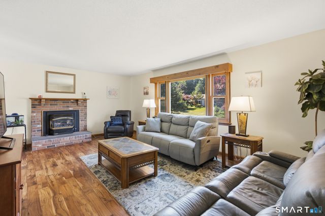 21 Markwood Road, Manchester, CT 06040