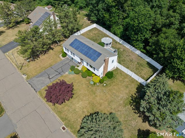 21 Markwood Road, Manchester, CT 06040