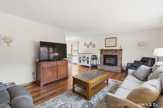 21 Markwood Road, Manchester, CT 06040