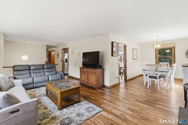 21 Markwood Road, Manchester, CT 06040