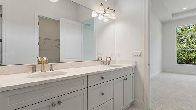 204 SE Via Sangro, Port St. Lucie, FL 34952