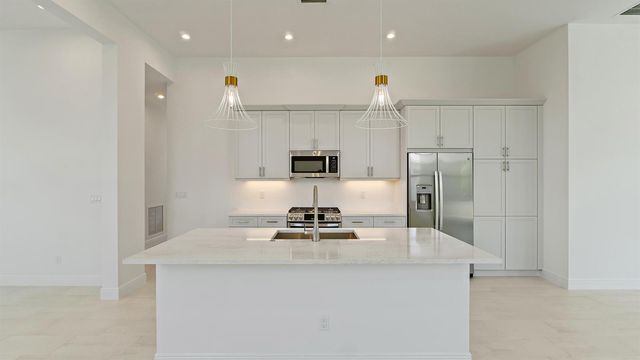 204 SE Via Sangro, Port St. Lucie, FL 34952