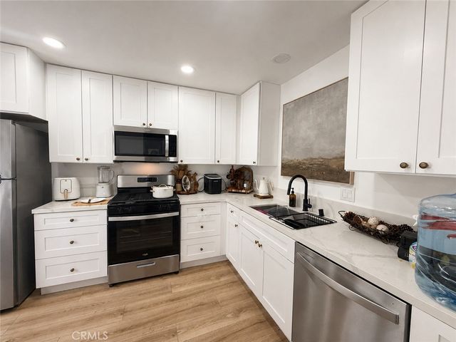 1113 S Golden West Avenue, Santa Ana, CA 92704