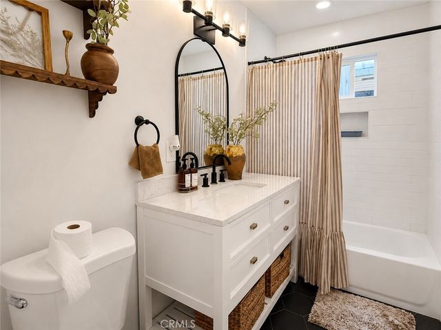 1113 S Golden West Avenue, Santa Ana, CA 92704
