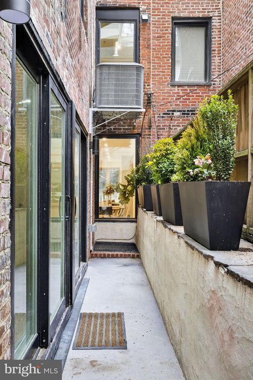 Image 15 of property listing at 1923 MANNING ST, Philadelphia, PA 19103