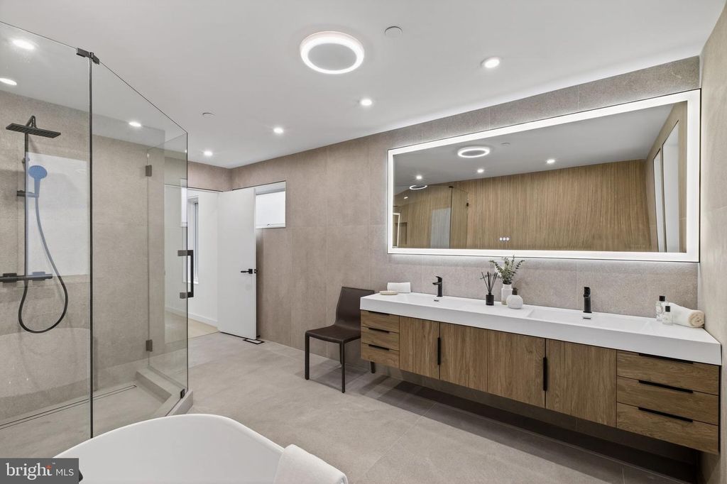 Image 27 of property listing at 1923 MANNING ST, Philadelphia, PA 19103