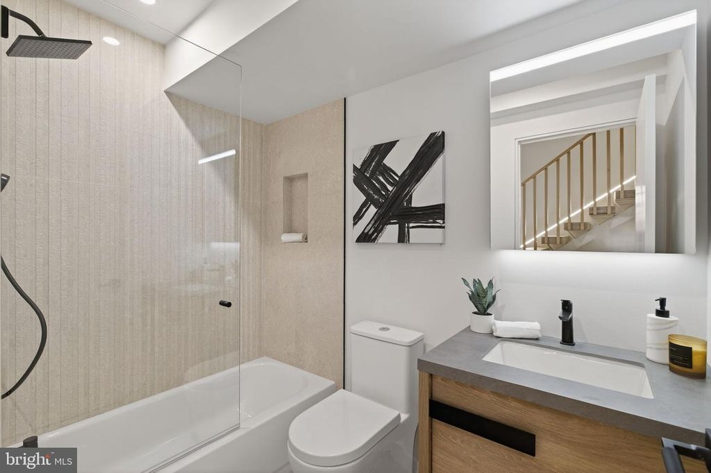 Image 35 of property listing at 1923 MANNING ST, Philadelphia, PA 19103