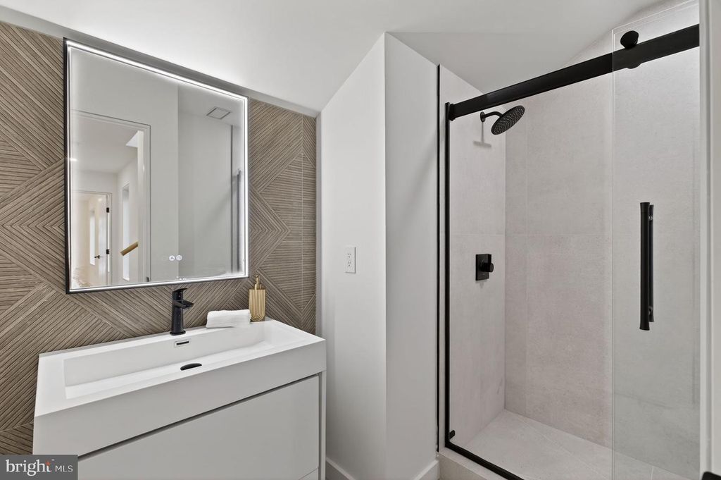 Image 41 of property listing at 1923 MANNING ST, Philadelphia, PA 19103