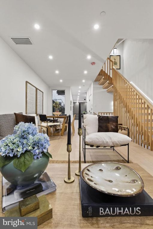 Image 5 of property listing at 1923 MANNING ST, Philadelphia, PA 19103