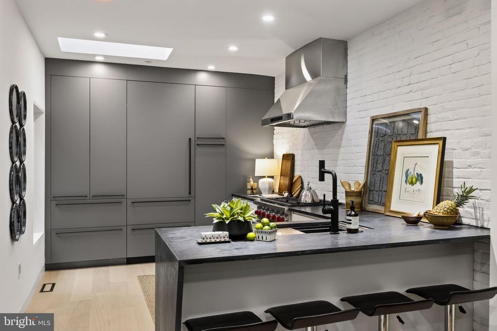 Image 9 of property listing at 1923 MANNING ST, Philadelphia, PA 19103