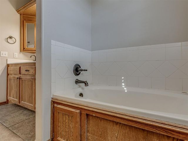 3800 Kensington Drive, Moore, OK 73160