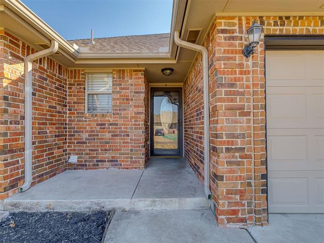 3800 Kensington Drive, Moore, OK 73160