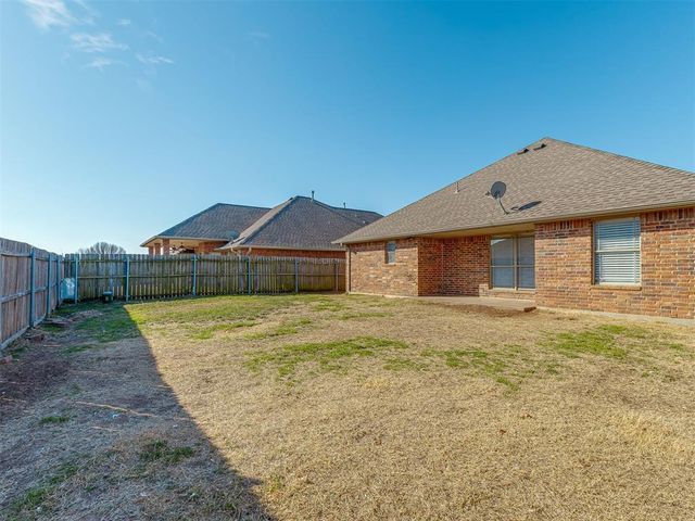 3800 Kensington Drive, Moore, OK 73160