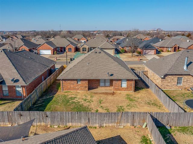 3800 Kensington Drive, Moore, OK 73160