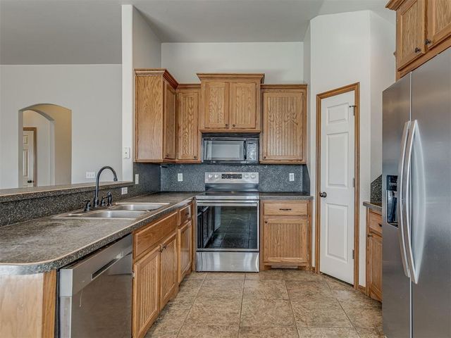 3800 Kensington Drive, Moore, OK 73160