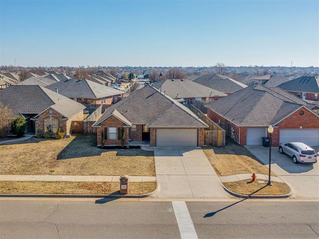 3800 Kensington Drive, Moore, OK 73160