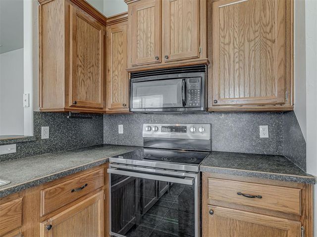 3800 Kensington Drive, Moore, OK 73160