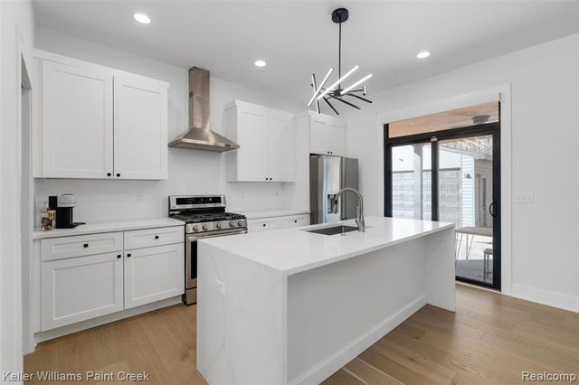 2021 Van Courtland Drive, Troy, MI 48083