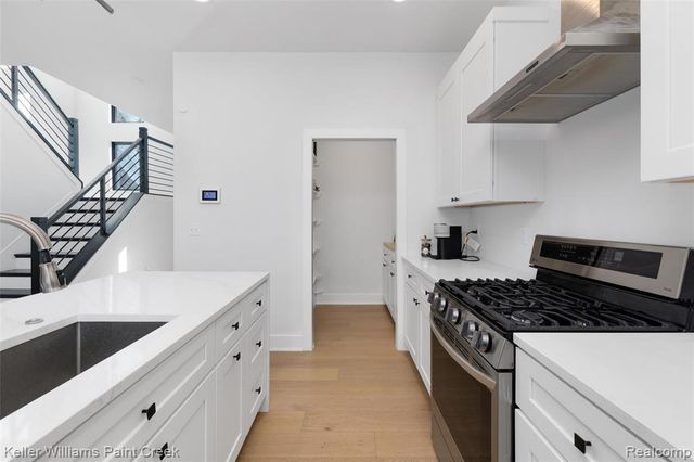 2021 Van Courtland Drive, Troy, MI 48083