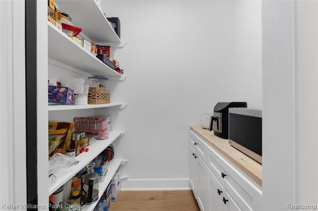 2021 Van Courtland Drive, Troy, MI 48083