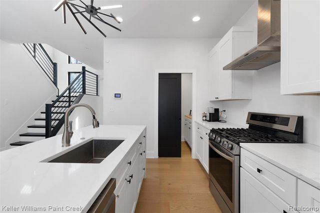 2021 Van Courtland Drive, Troy, MI 48083