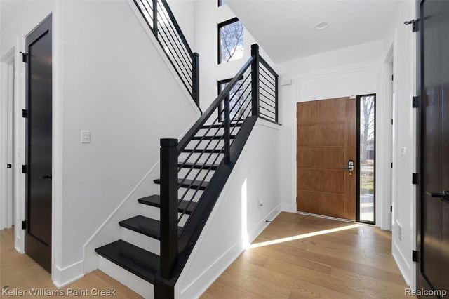 2021 Van Courtland Drive, Troy, MI 48083