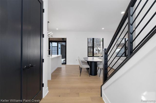 2021 Van Courtland Drive, Troy, MI 48083