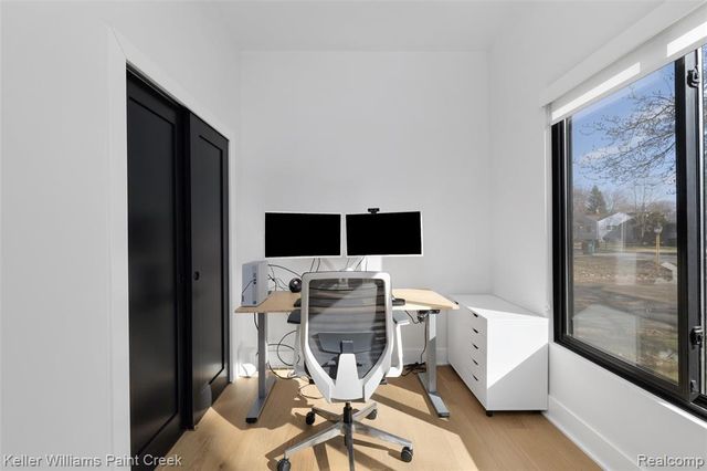 2021 Van Courtland Drive, Troy, MI 48083