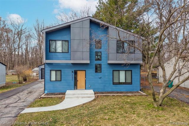 2021 Van Courtland Drive, Troy, MI 48083