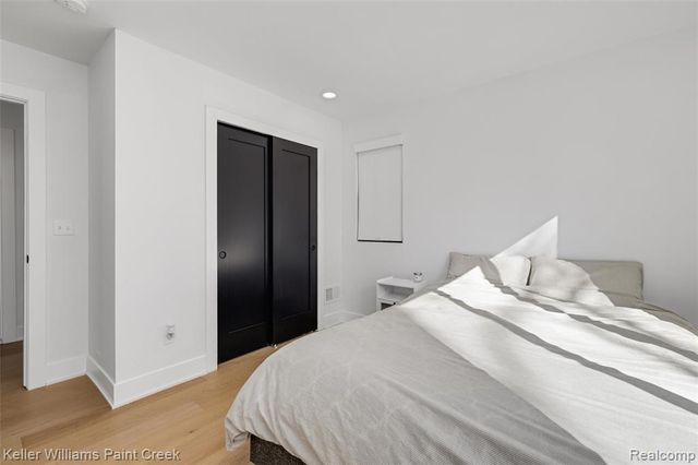 2021 Van Courtland Drive, Troy, MI 48083