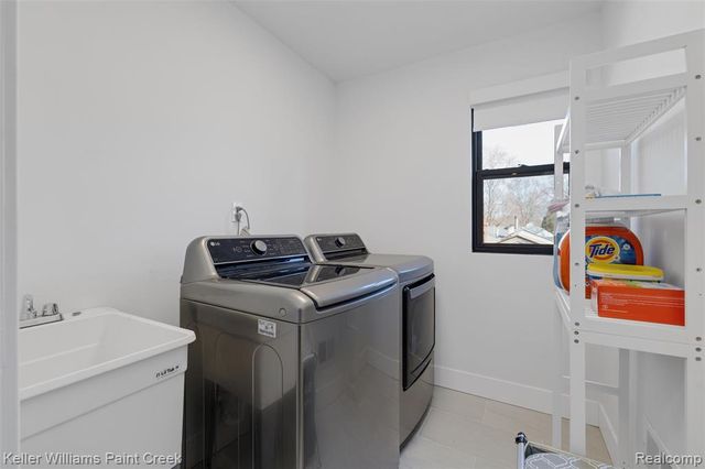 2021 Van Courtland Drive, Troy, MI 48083